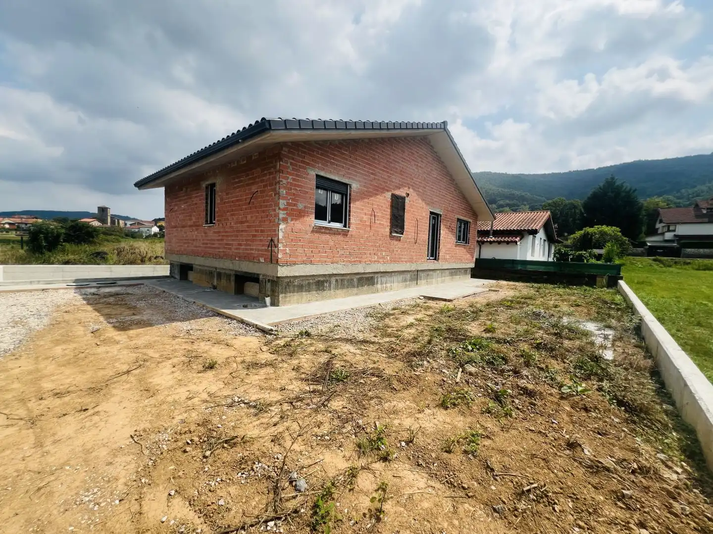 Außenansicht von Haus oder Chalet zum Verkauf in Voto mit Heizung und Abstellraum