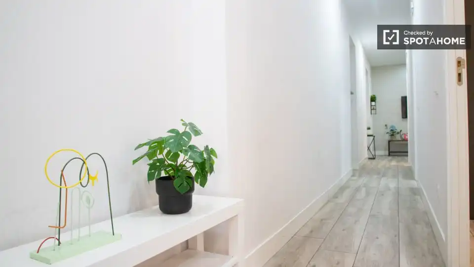 Flat for rent in Madrid  with Air Conditioner, Heating and Furnished