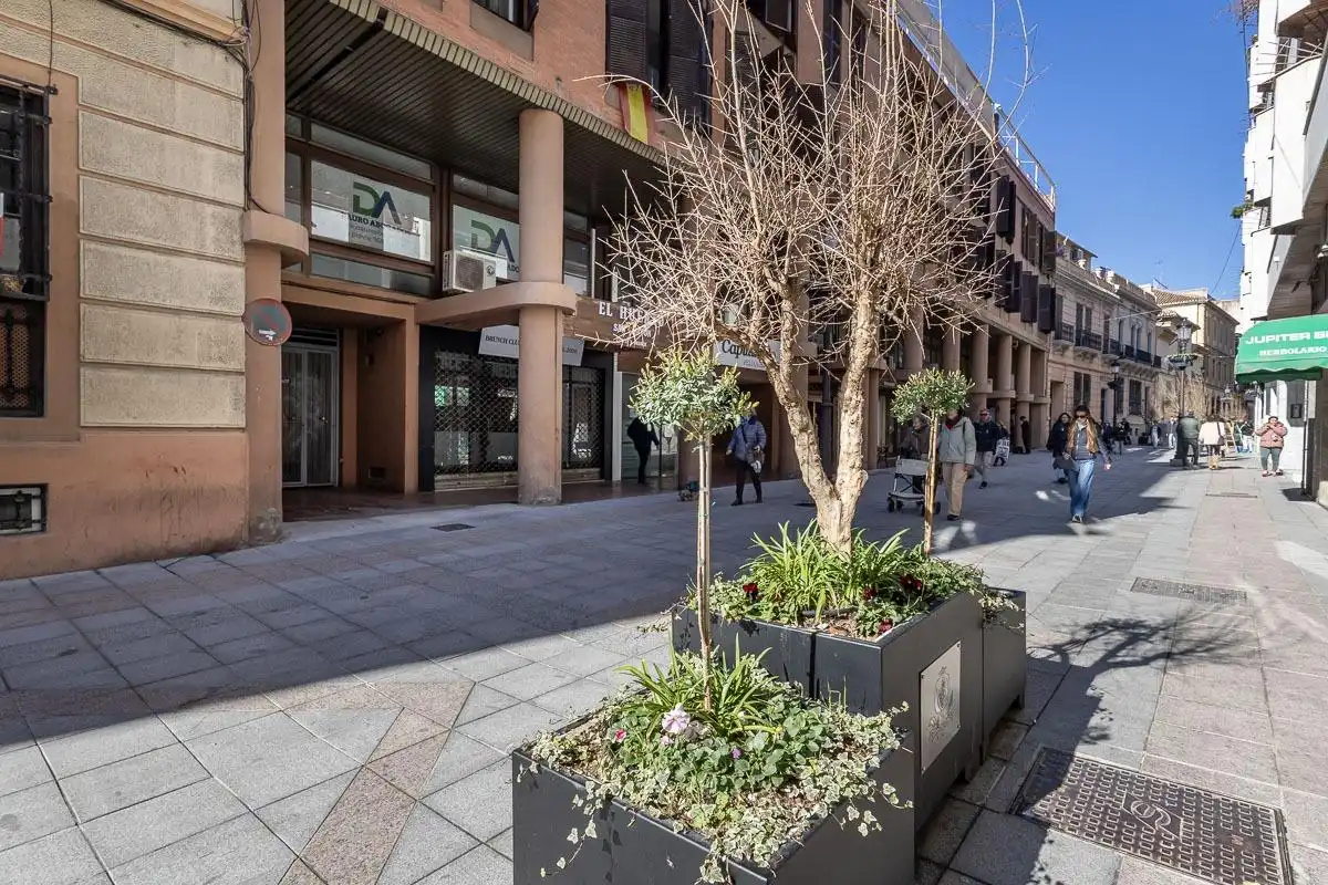Vista exterior de Piso en venta en Granada con Aire acondicionado, Calefacción y Trastero