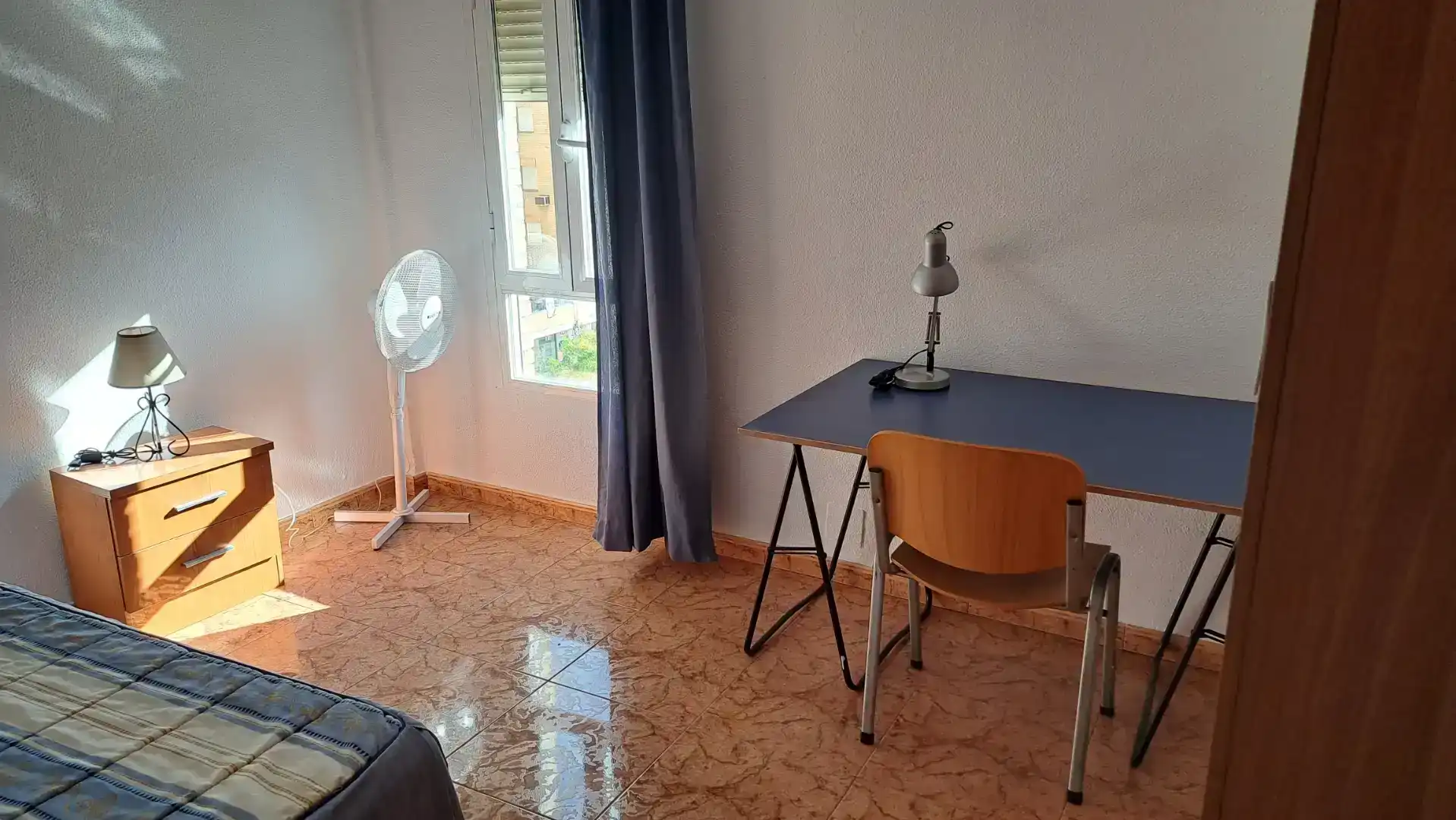 Schlafzimmer von Wohnung zur Miete in  Sevilla Capital mit Klimaanlage und Balkon