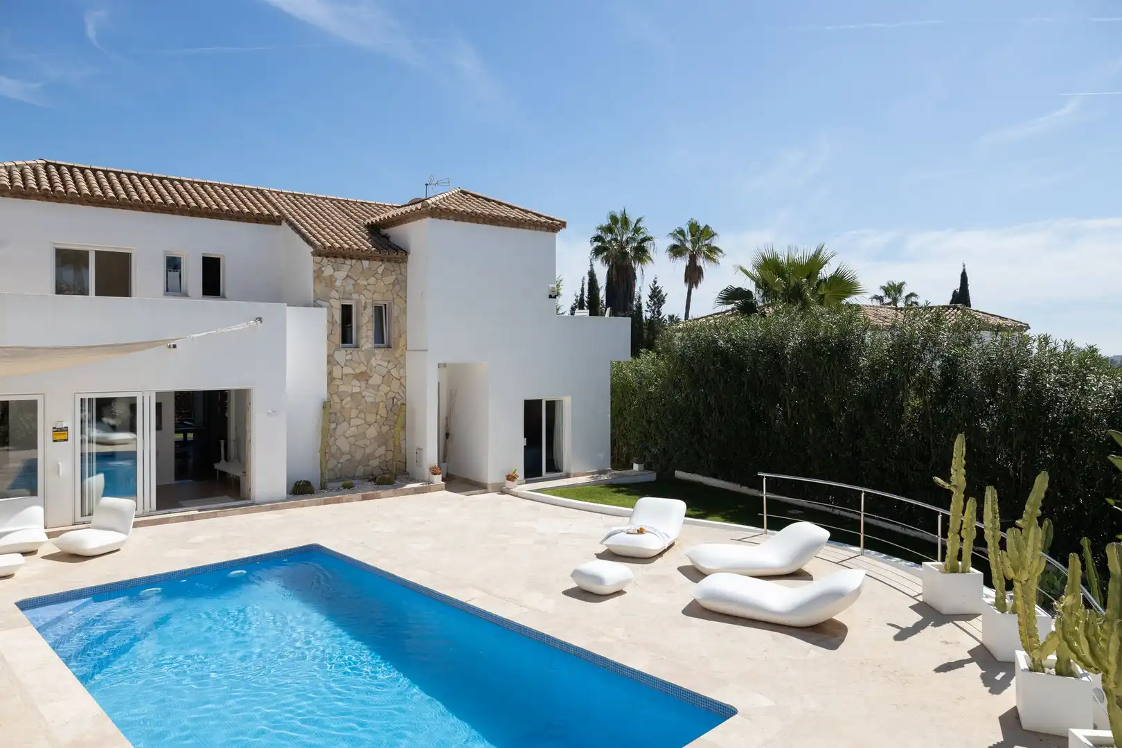 Chalet con terraza en venta en Nueva Andalucía