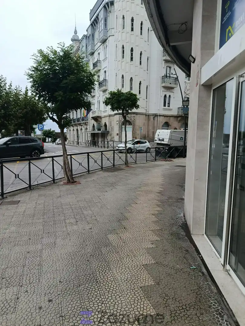 Parking de Apartamento de alquiler en Laredo con Calefacción, Amueblado y Horno