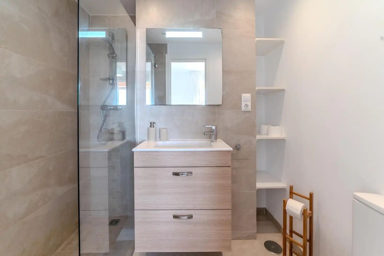 Bathroom of Attic for sale in Fuengirola  with Air Conditioner, Private garden and Terrace