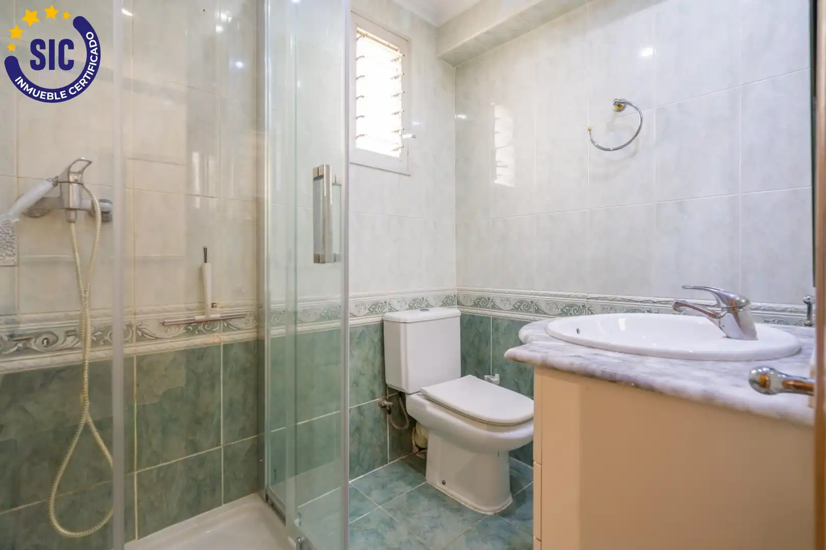 Baño de Piso en venta en Valencia con Aire acondicionado y Balcón