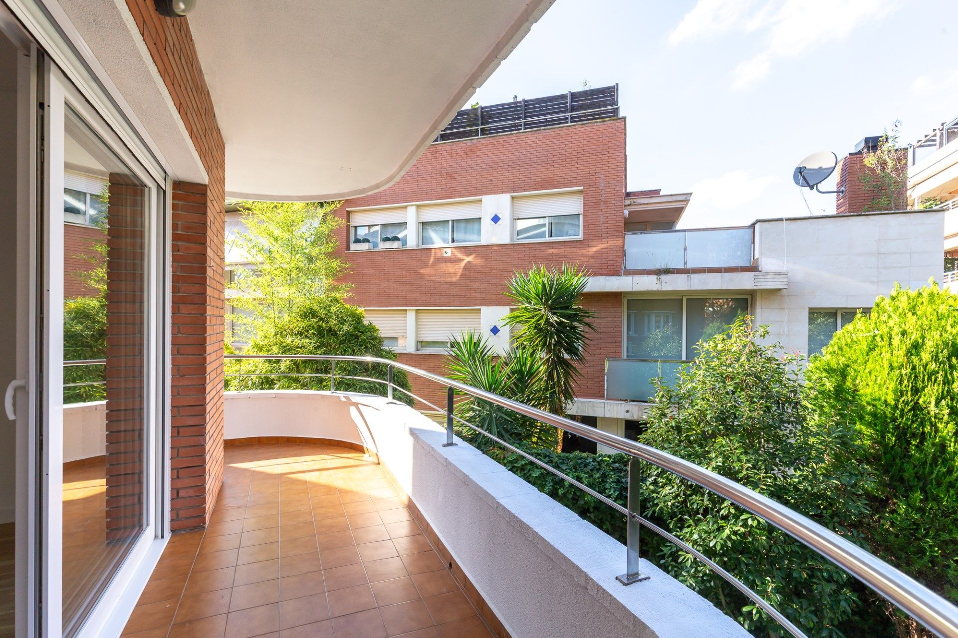 Exterior view of Flat for sale in Sant Cugat del Vallès  with Air Conditioner, Heating and Terrace