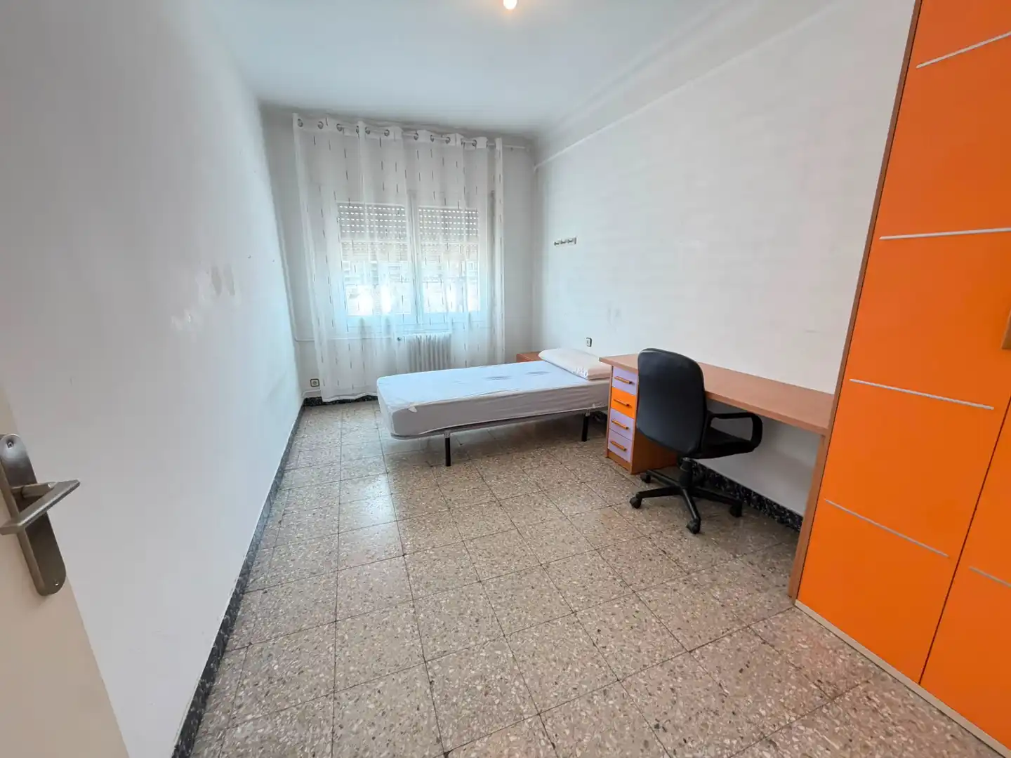 Habitación de Piso de alquiler en Lleida con Calefacción, Amueblado y Horno