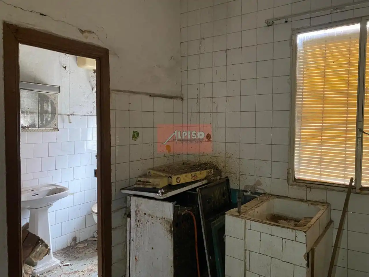 Kitchen of Buildings for sale in Ourense Capital 