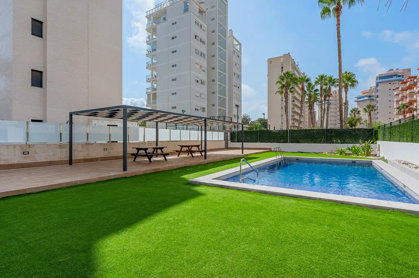 Piscina de Planta baixa en venda en Guardamar del Segura amb Jardí privat, Terrassa i Traster