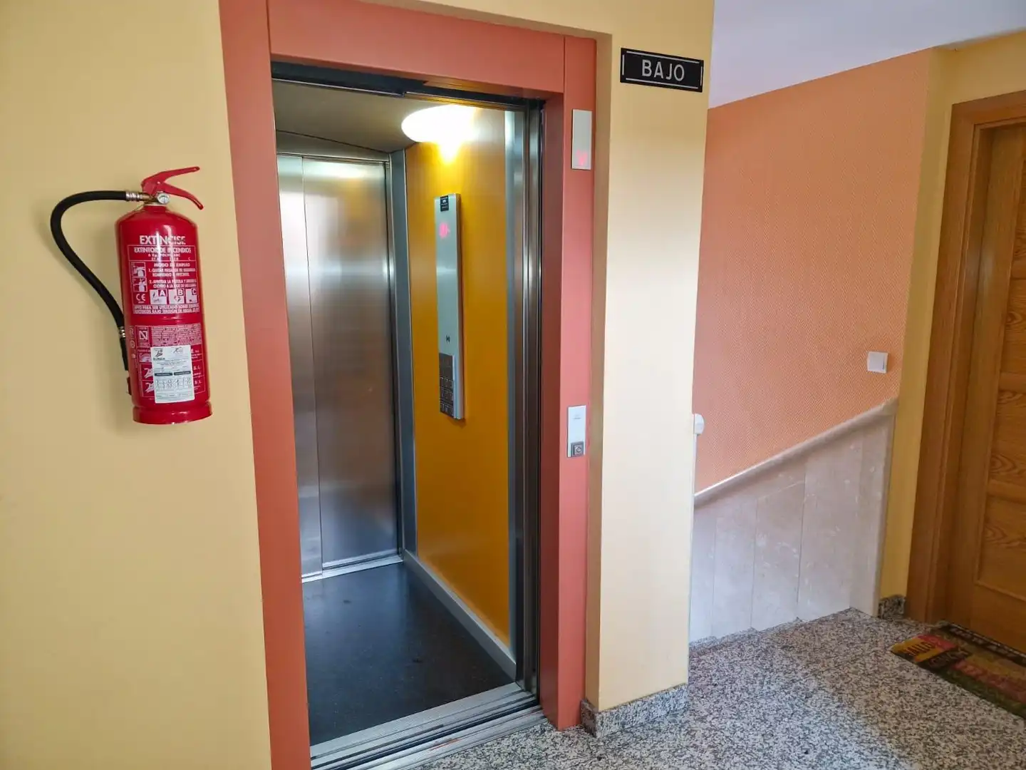 Apartamento en venta en Ponferrada con Calefacción, Terraza y Trastero