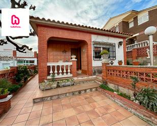 Vista exterior de Casa o xalet en venda en Rubí amb Aire condicionat, Calefacció i Terrassa