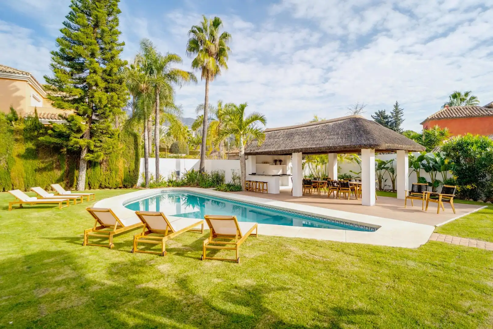 Piscina de Casa o chalet en venta en Marbella con Aire acondicionado, Jardín privado y Terraza