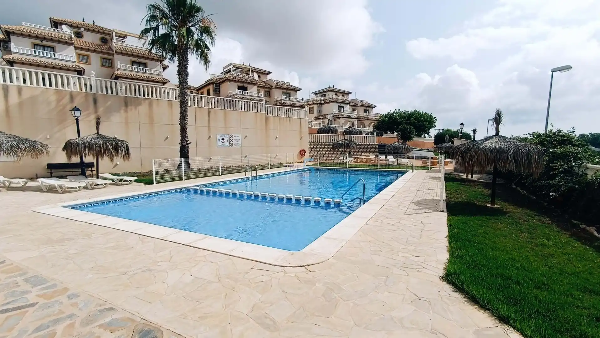 Reihenhaus mit Pool zum Verkauf in Calle Castillo de la Torre grosa  Playa golf  Lomas de Cabo Roig Alicante  ES, imagen 2