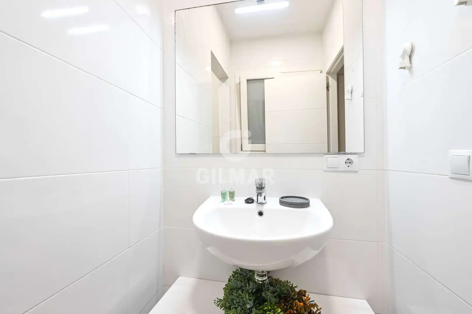 Baño de Piso en venta en Cádiz con Calefacción y Balcón