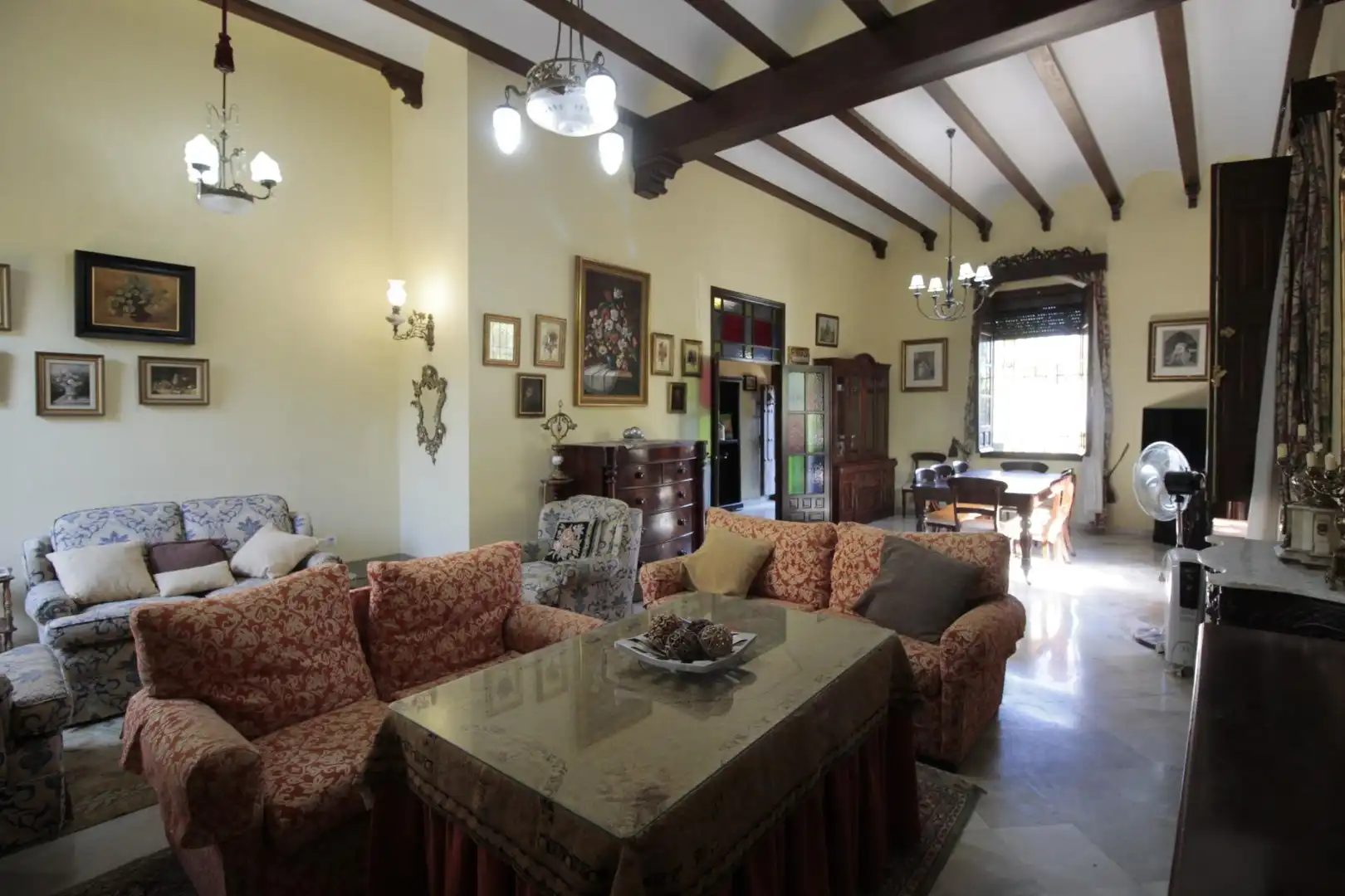 Sala de estar de Casa o chalet en venta en El Castillo de las Guardas con Jardín privado, Trastero y Piscina