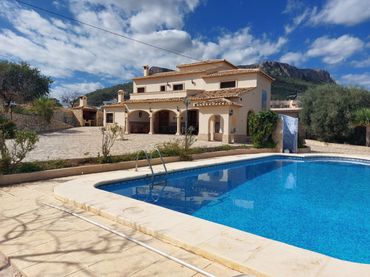 Casa amb jardí en venda a Canuta