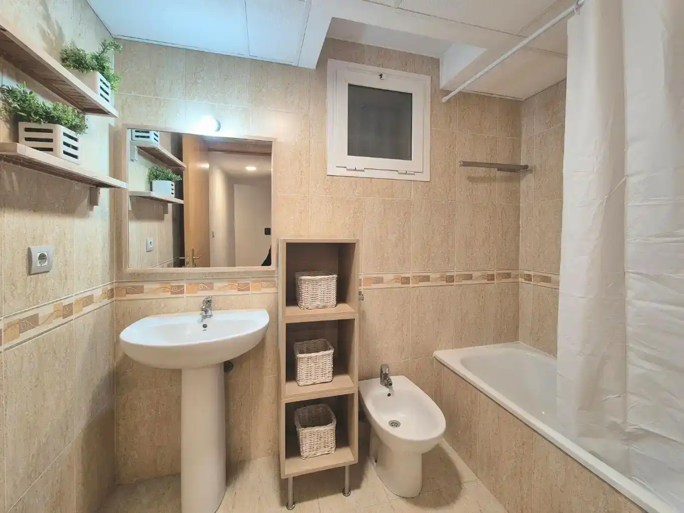 Baño de Piso en venta en Molina de Segura con Aire acondicionado, Trastero y Piscina