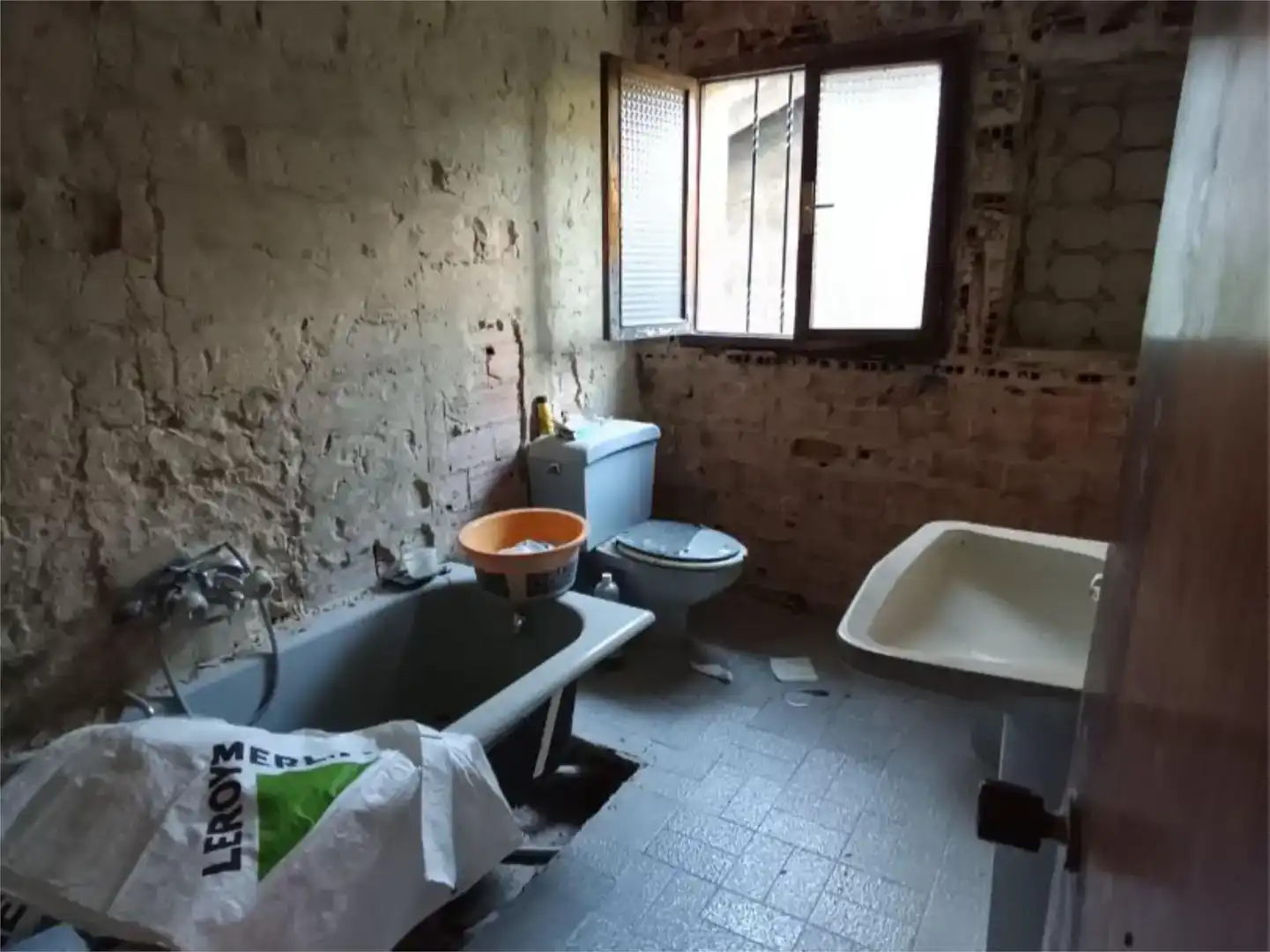Bany de Pis en venda en Langreo amb Balcó