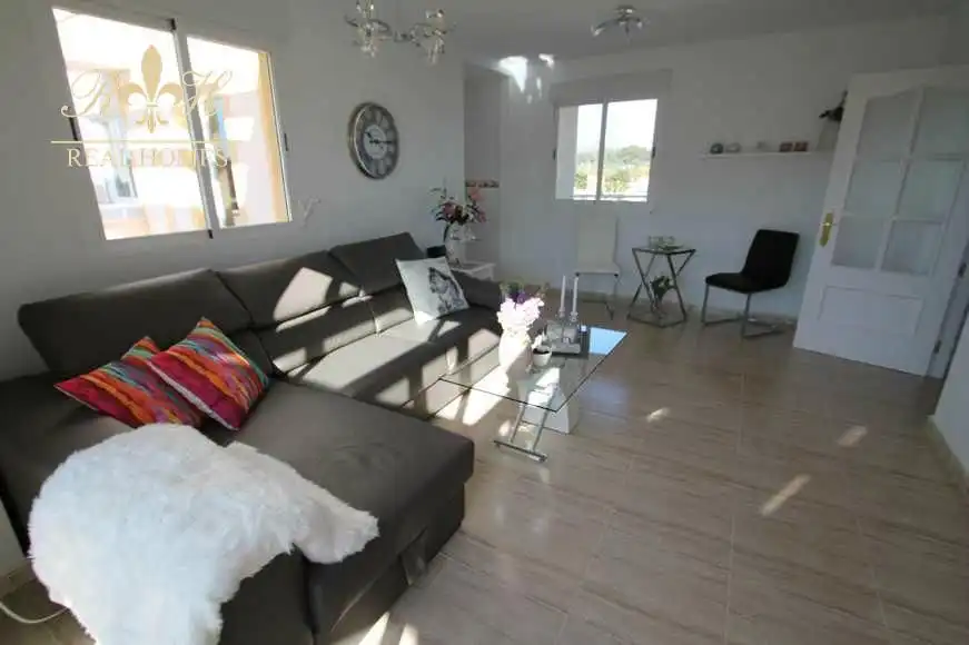 Sala de estar de Ático de alquiler en L'Alfàs del Pi con Aire acondicionado, Terraza y Piscina