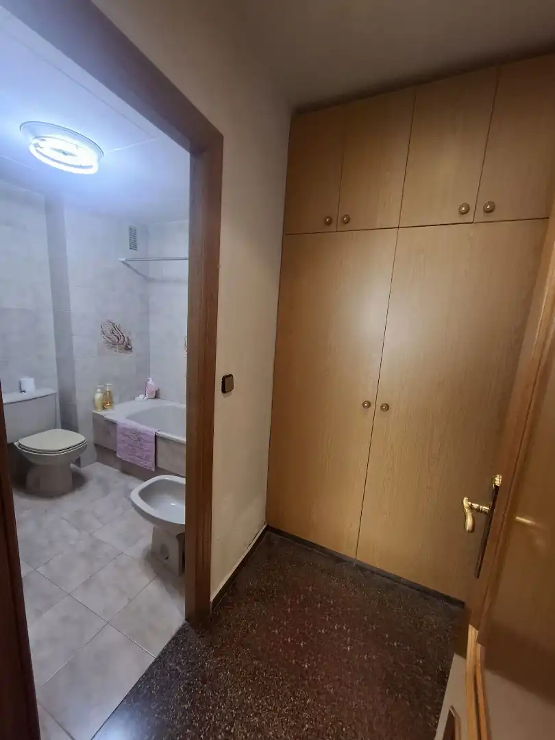 Bathroom of Flat for sale in Valencia  with Air Conditioner, Furnished and Oven