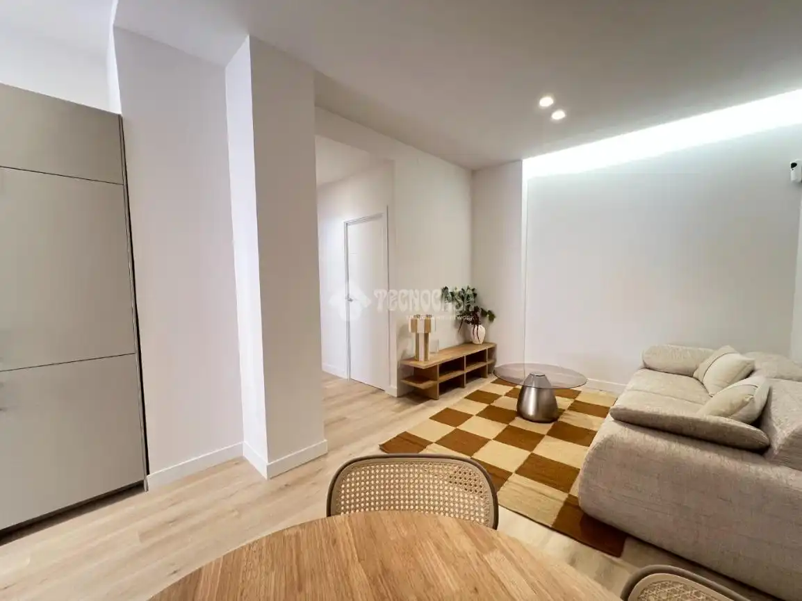 Sala d'estar de Pis en venda en Madrid amb Aire condicionat