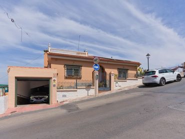 Casa amb jardí en venda a Calle de Goya