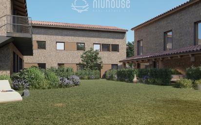 Vista exterior de Casa adosada en venda en Bellver de Cerdanya amb Calefacció, Jardí privat i Parquet