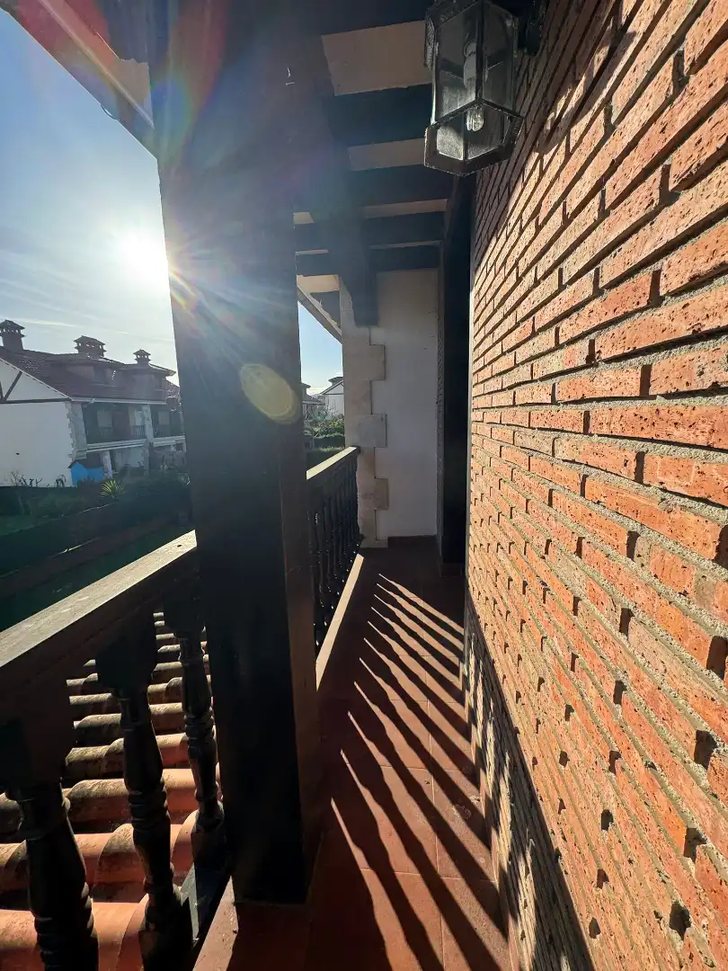 Terrasse von Einfamilien-Reihenhaus zum Verkauf in Polanco mit Heizung, Privatgarten und Terrasse
