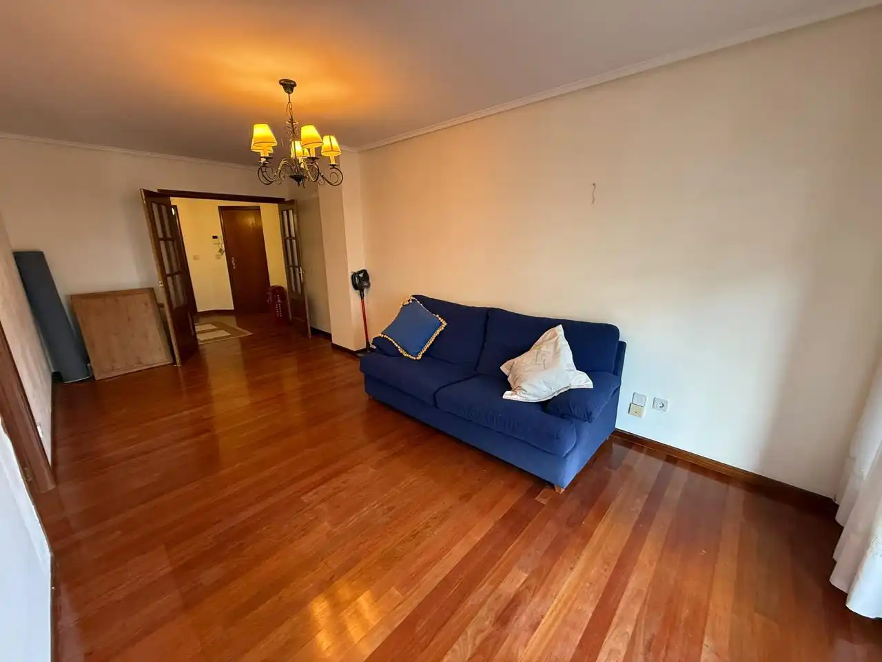 Sala de estar de Piso en venta en Castro-Urdiales con Calefacción, Parquet y Terraza