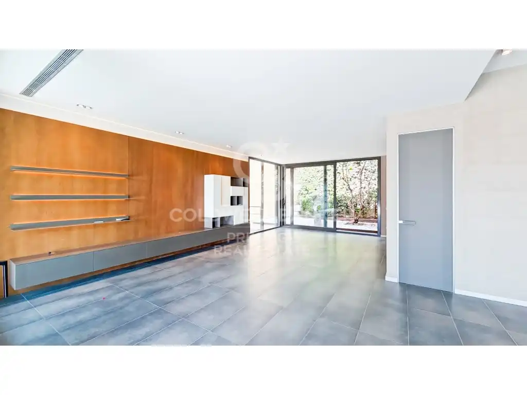 Vista exterior de Casa o chalet en venta en Barcelona con Terraza y Piscina