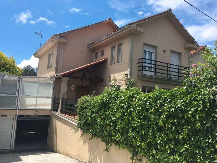 Vista exterior de Casa o xalet de lloguer en Santiago de Compostela  amb Calefacció, Jardí privat i Terrassa
