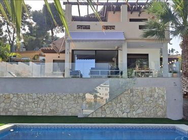 Chalet con balcón en venta en El Pinar- Palacio de Congresos