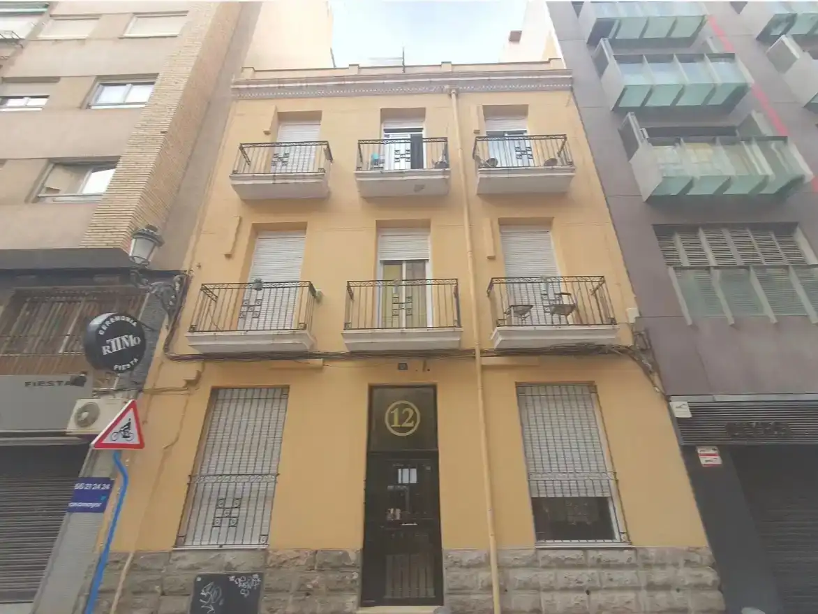 Vista exterior de Planta baixa en venda en Alicante / Alacant amb Aire condicionat, Moblat i Balcó