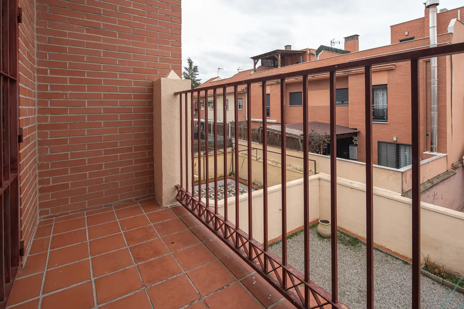 Casa adosada en venta en Angustias - Chana - Encina