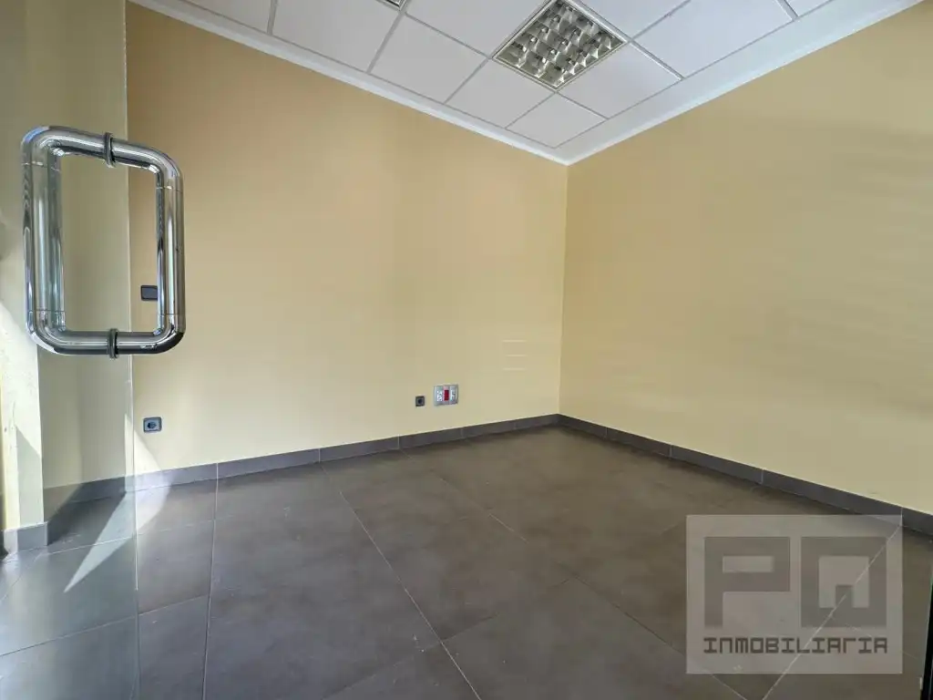 Local comercial en venta en Calle Virgen De La Soterraña, imagen 3