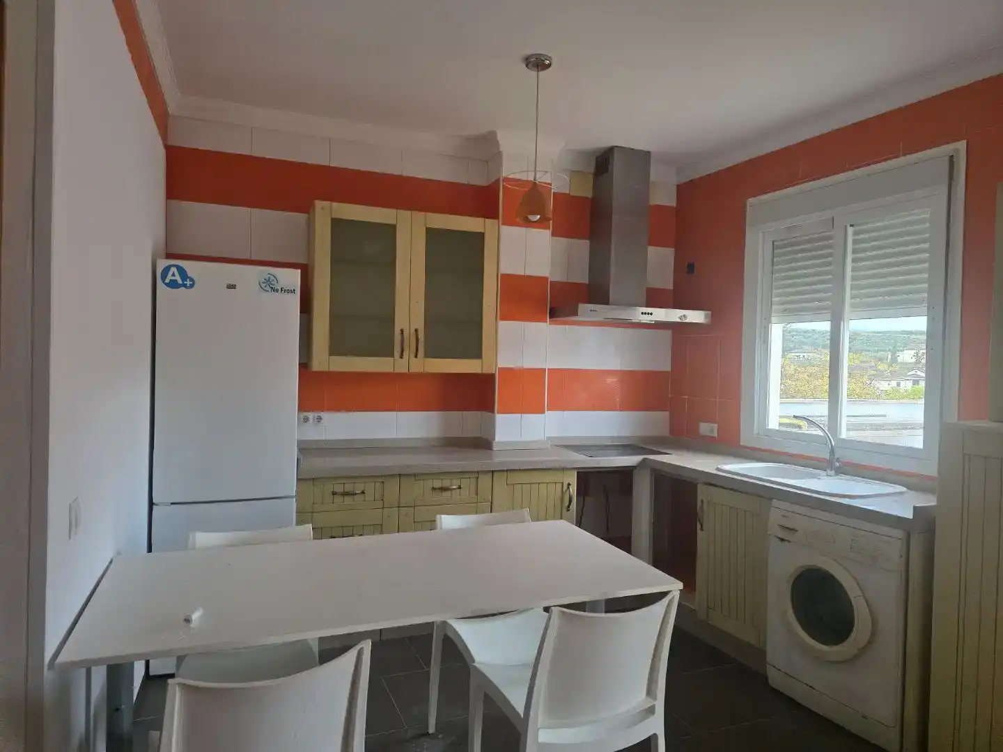 Küche von Wohnung zur Miete in Casariche mit Klimaanlage, Parkett und Möbliert