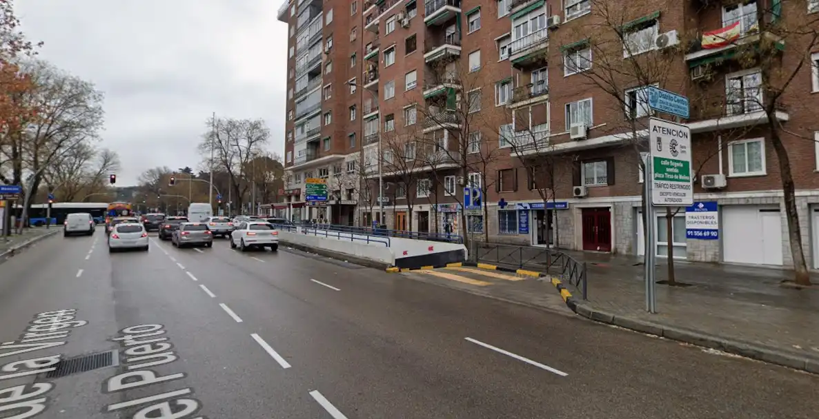 Individuel avec ascenseur à louer à Paseo de la Virgen del Puerto 11, imagen 4
