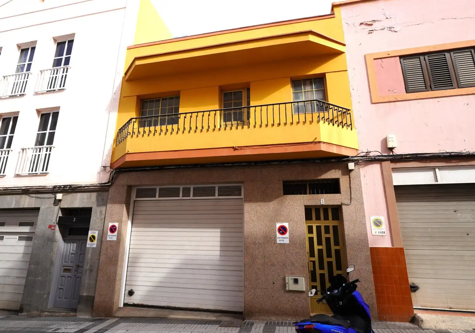 Exterior view of Houses for sale in Las Palmas de Gran Canaria  with Terrace, Storage room and Balcony