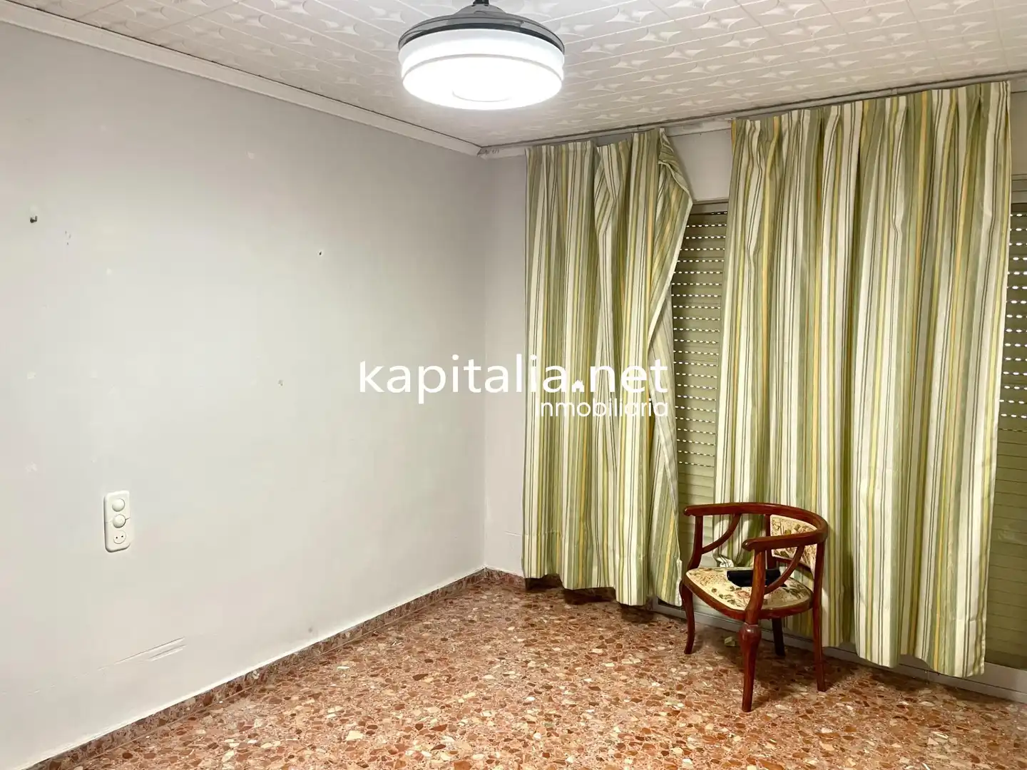 Schlafzimmer von Wohnung zum Verkauf in Salem mit Klimaanlage, Abstellraum und Balkon