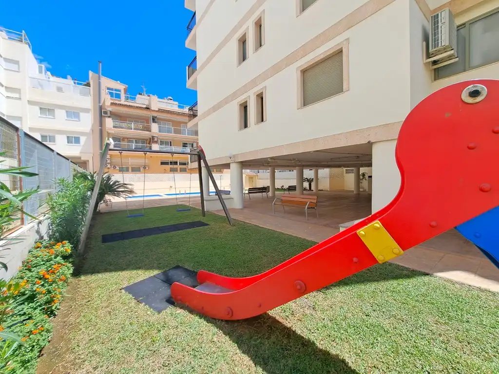 Piscina de Apartament en venda en Dénia amb Aire condicionat, Calefacció i Terrassa