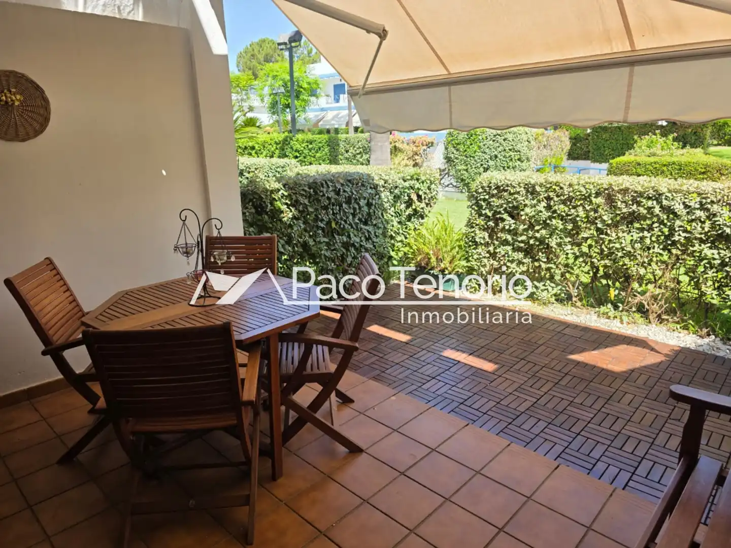 Terrasse von Einfamilien-Reihenhaus zum Verkauf in Islantilla mit Terrasse, Möbliert und Waschmaschine
