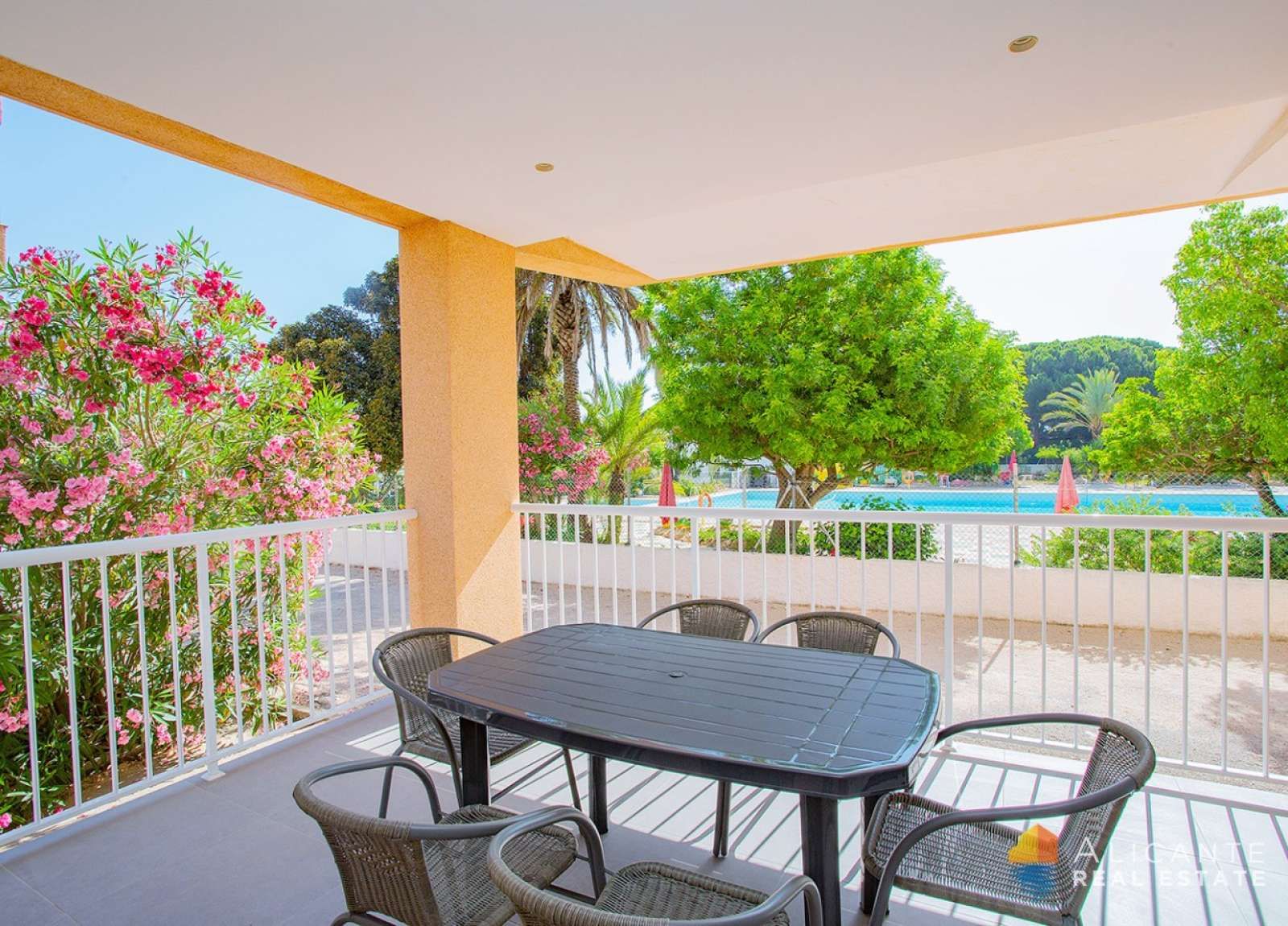 Terrassa de Apartament per a compartir en Guardamar del Segura amb Aire condicionat i Terrassa