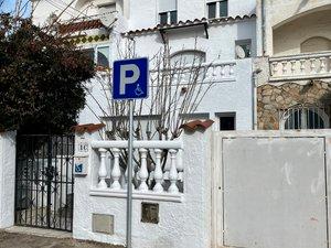 Parking of Single-family semi-detached for sale in Empuriabrava  with Parquet flooring, Terrace and Oven