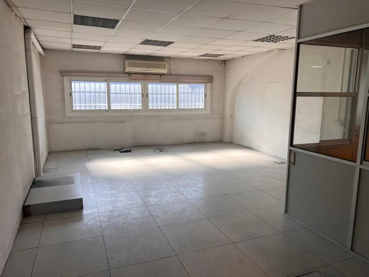 Industrial buildings for rent in Centre