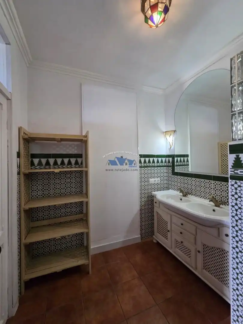 Badezimmer von Loft zur Miete in Puerto de la Cruz mit Parkett und Möbliert