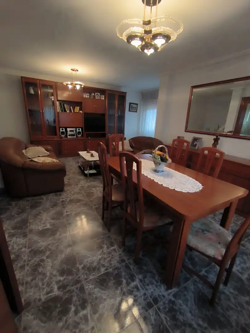 Comedor de Casa o chalet en venta en Medina de Pomar con Calefacción, Jardín privado y Terraza