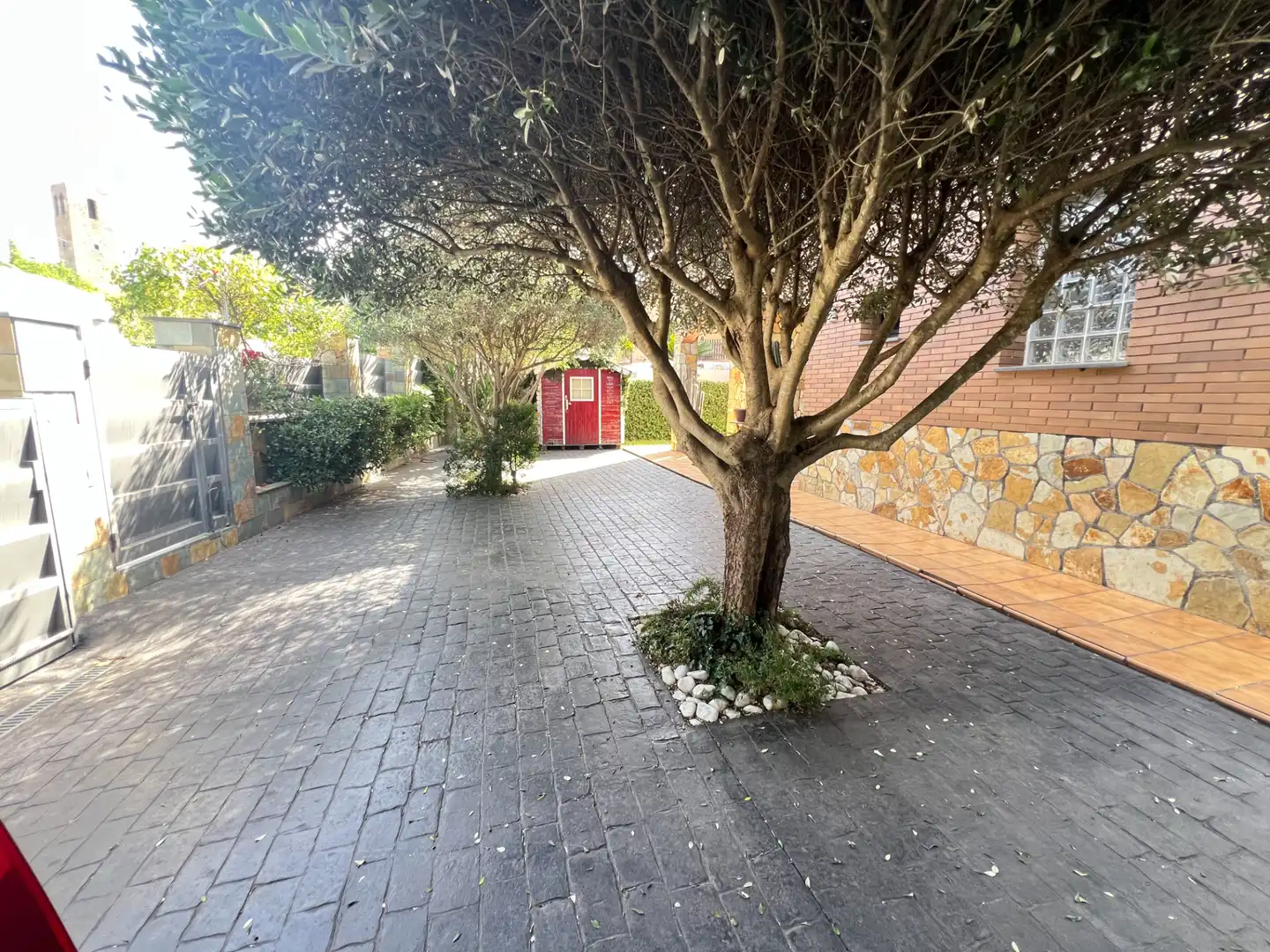 Aparcament de Casa o xalet en venda en La Roca del Vallès amb Aire condicionat, Calefacció i Jardí privat