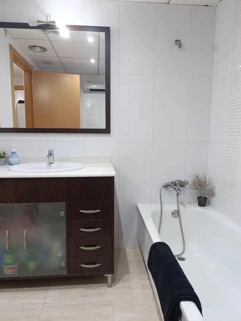 Baño de Piso en venta en Deltebre con Terraza, Amueblado y Balcón