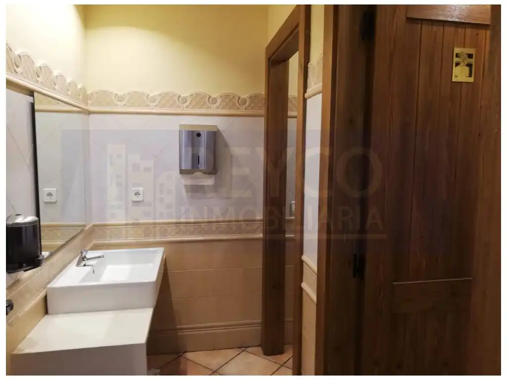 Baño de Local en venta en Sotés