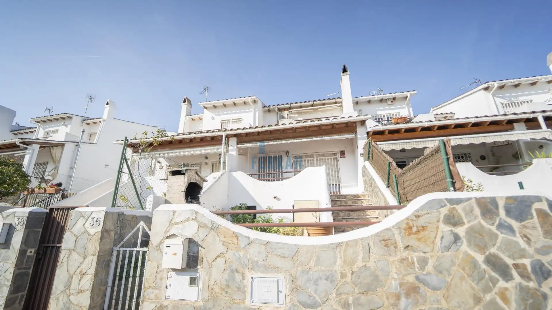 Vista exterior de Casa adosada en venda en El Vendrell amb Terrassa i Piscina comunitària