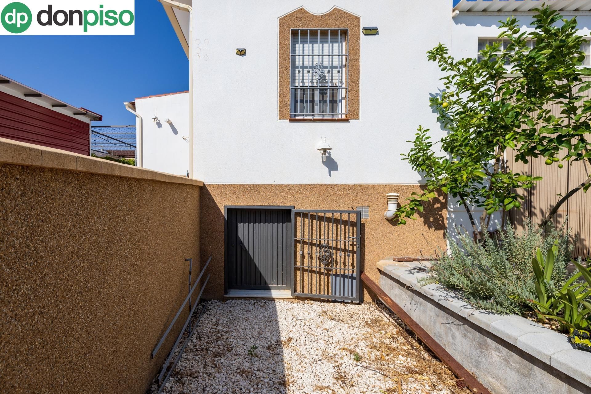 Exterior view of House or chalet for sale in Darro  with Air Conditioner, Heating and Private garden